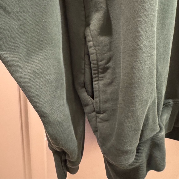 Brandy Melville Green Hawaii Crewneck Sweatershirt - Picture 5 of 5